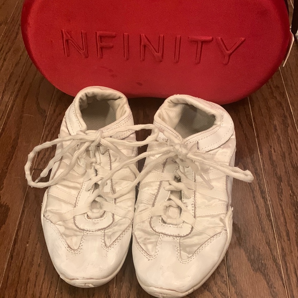 Nfinity Evolution Cheer Sneakers Size 8.5 with case